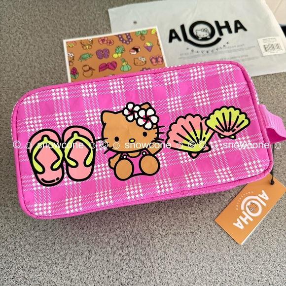 Aloha Collection x Sun kissed Hello Kitty Hawaii Exclusive Pink Palaka Dopp Kit - Picture 2 of 10